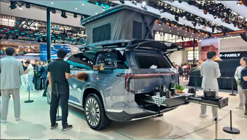 نمایشگاه پکن 2026؛ جتور T8 ستاره غرفه چری با طراحی مکعبی و سه‌ردیفه!