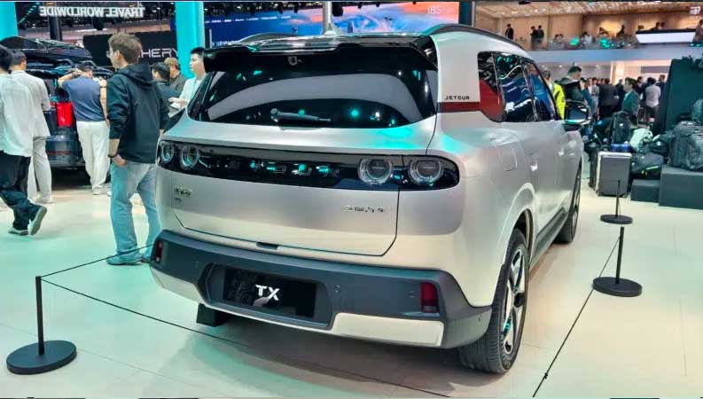 نمایشگاه پکن 2026؛ جتور T8 ستاره غرفه چری با طراحی مکعبی و سه‌ردیفه!