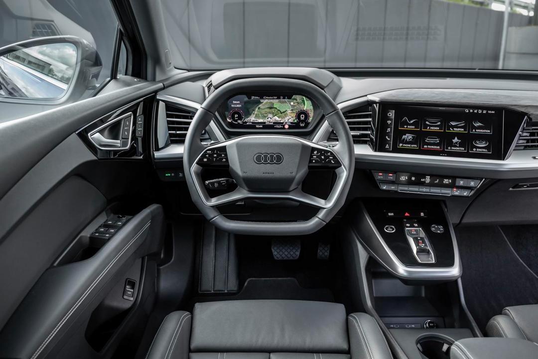 اولین فروش فوق العاده آئودی Q4 E- TRON " نادین خودرو"  در سال جدید