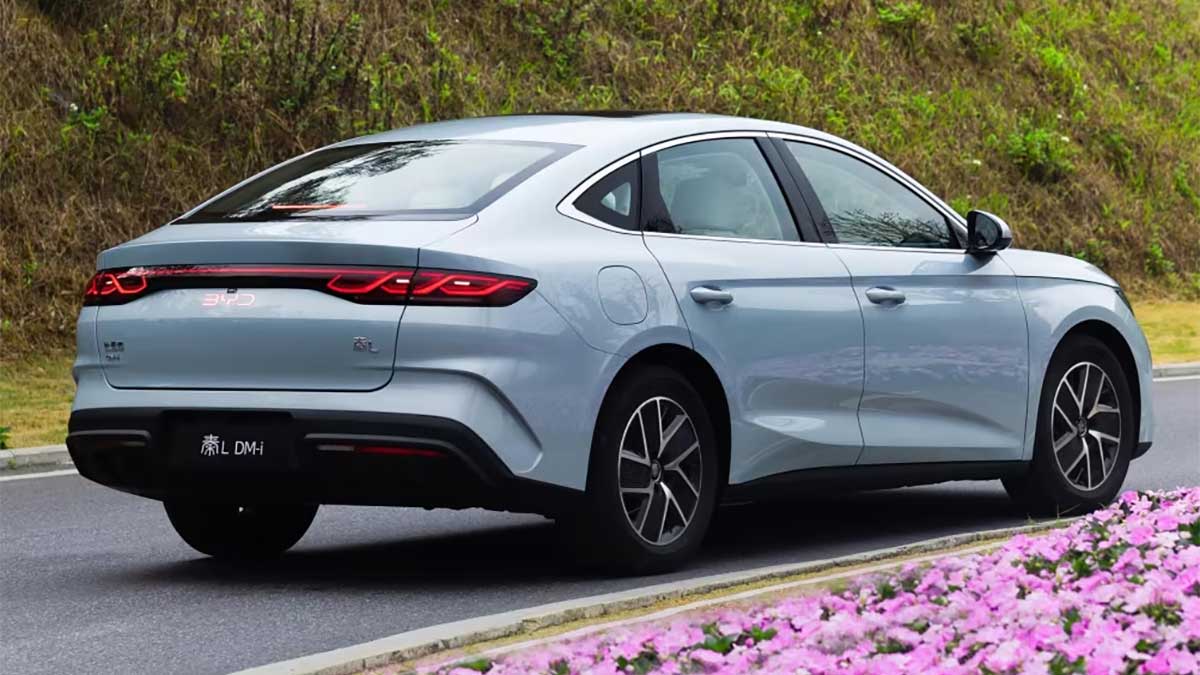 BYD تمام خسارت تصادف هنگام رانندگی خودکار با سیستم چشم خدا را پرداخت میکند BYD چین L