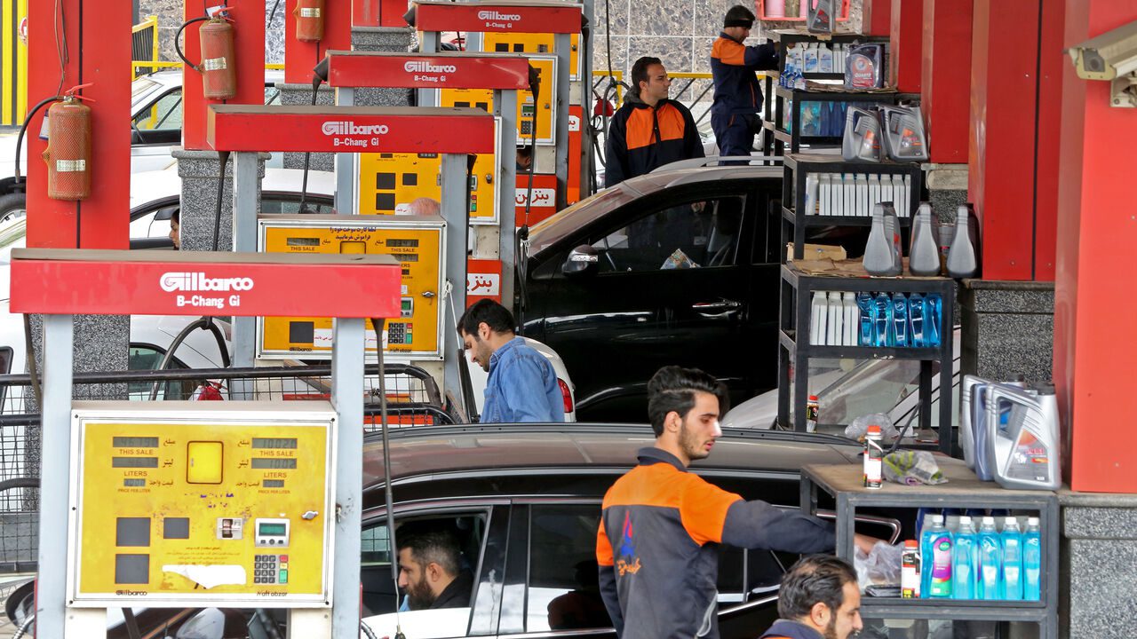 مجلس بنزین را گران نمیکند؛ اما کارتهای آزاد را هم نگه نمیدارد! پمپ بنزین