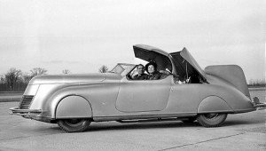 Dan-LaLee-and-his-streamline-car-in-1938