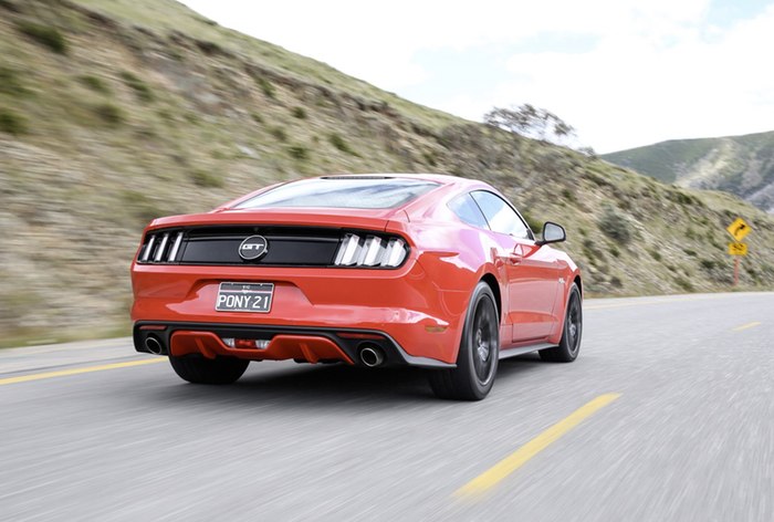 ford-mustang-ecoboost-v8-review-60