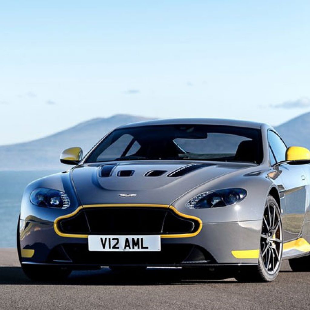 آستون مارتین از V12 Vantage S رونمایی کرد