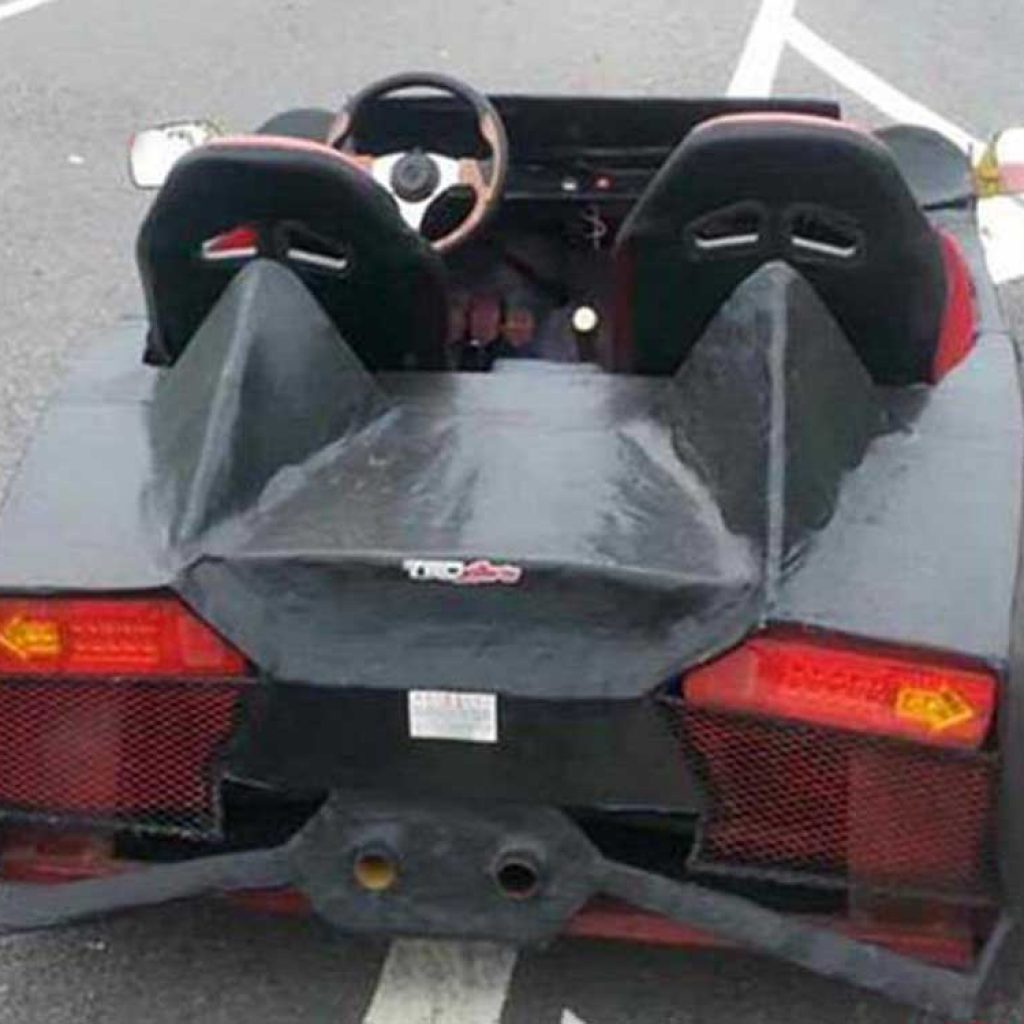 توقیف پورشه دست‌ساز خانگی مرد چینی توسط پلیس