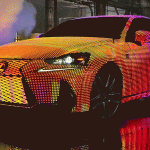 رونمایی از لکسوسی  پوشیده از ۴۲۰۰۰ عدد چراغ LED!