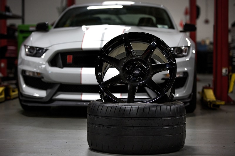 The Shelby GT530R features the world’s first mass-produced carbon fiber wheels. Ford is the first major automaker to offer carbon fiber wheels as standard equipment.