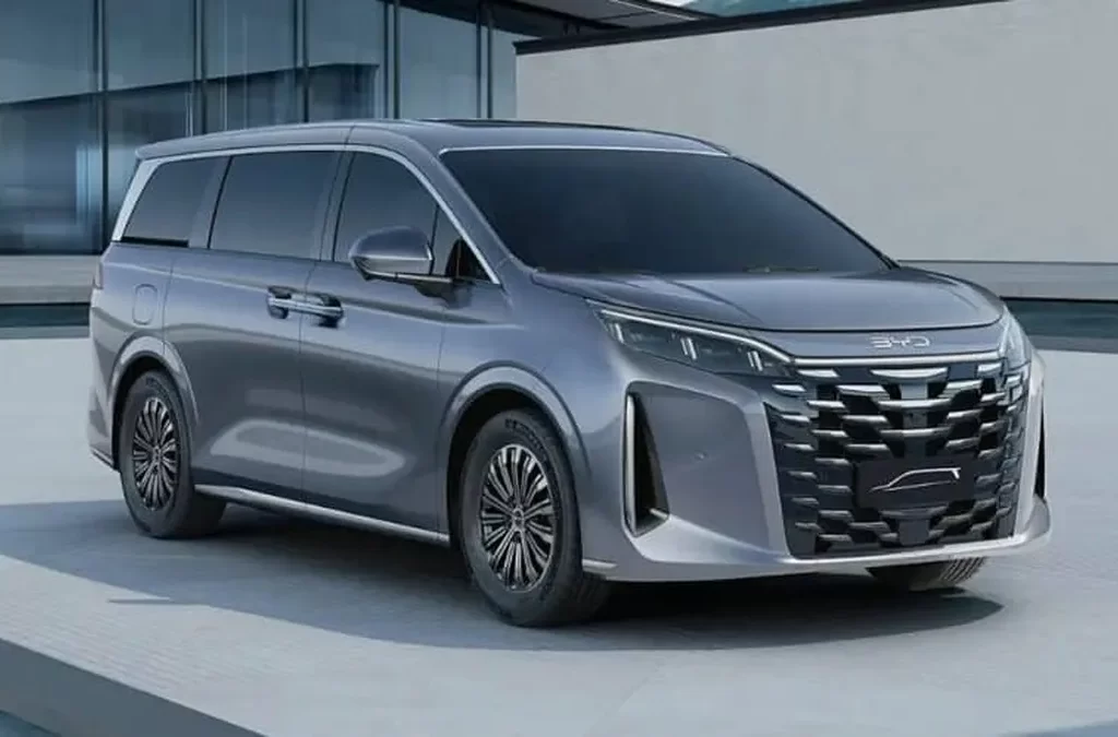 BYD Xia 2025: خودروی هیبریدی لوکس با برد برقی و فناوری پیشرفته