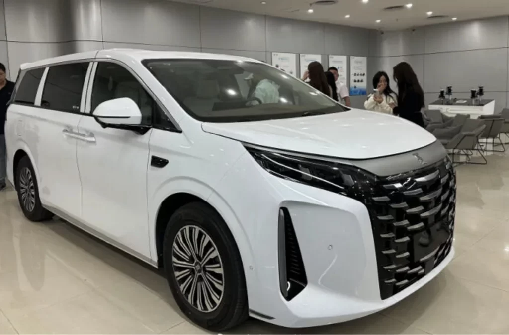 BYD Xia پیش از رونمایی رسمی، به نمایندگی‌ها رسید
