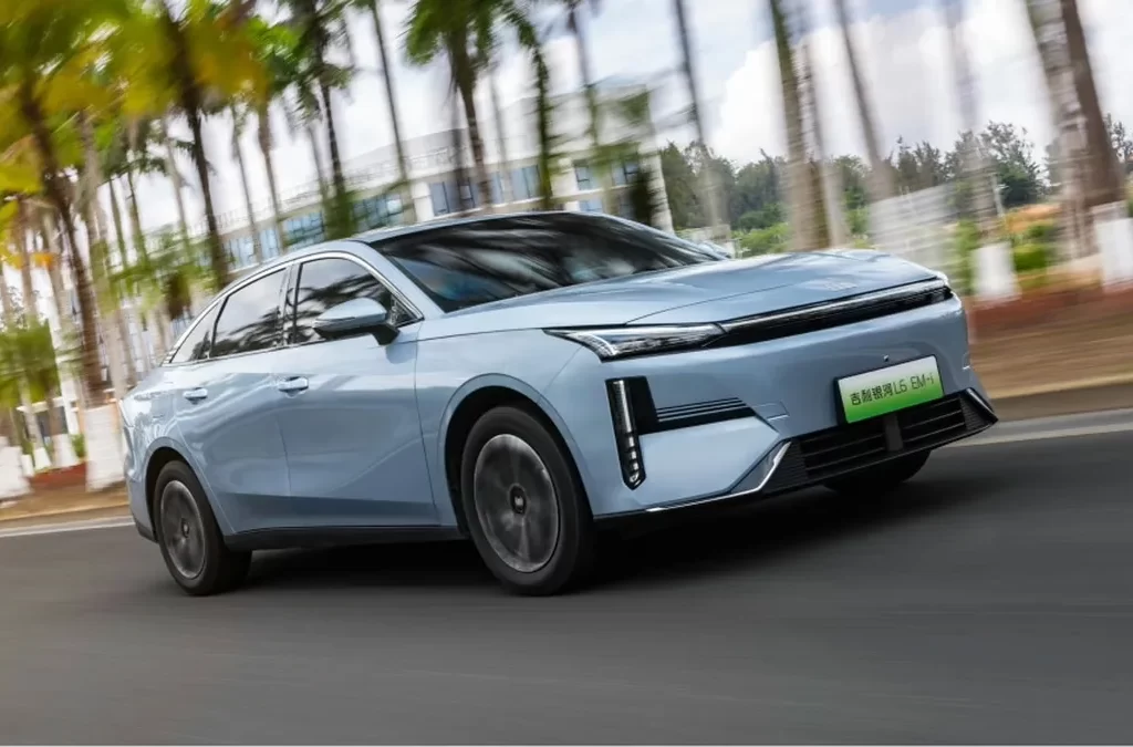 پیش‌فروش سدان جیلی گلکسی L6 EM-i در چین آغاز شد