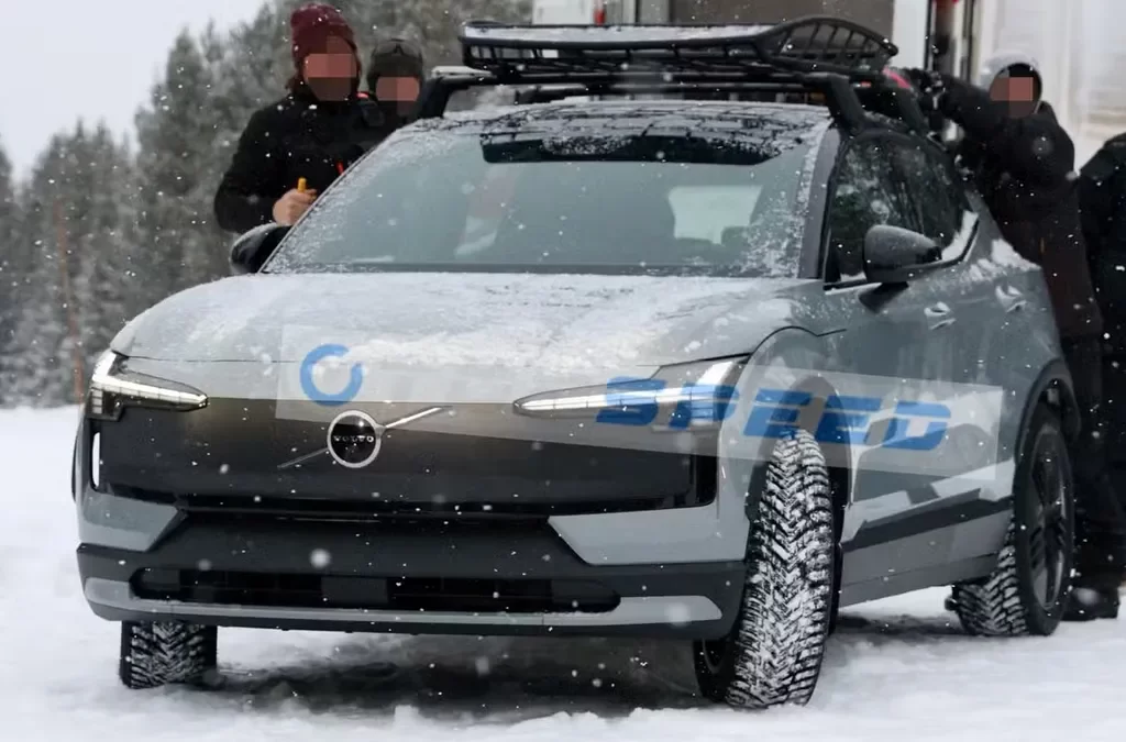 ولوو EX30 XC Cross Country با قابلیت‌های جدید در برف معرفی شد