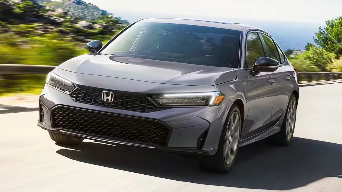 با امکانات رفاهی هوندا سیویک آذریوردسال آشنا شوید!