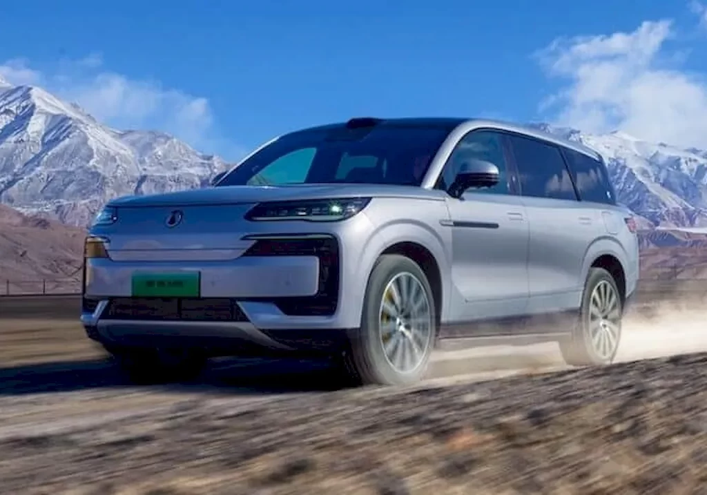 دنزا N9 هیبریدی با برد ۱۳۰۲ کیلومتر و سیستم God’s Eye در چین معرفی شد