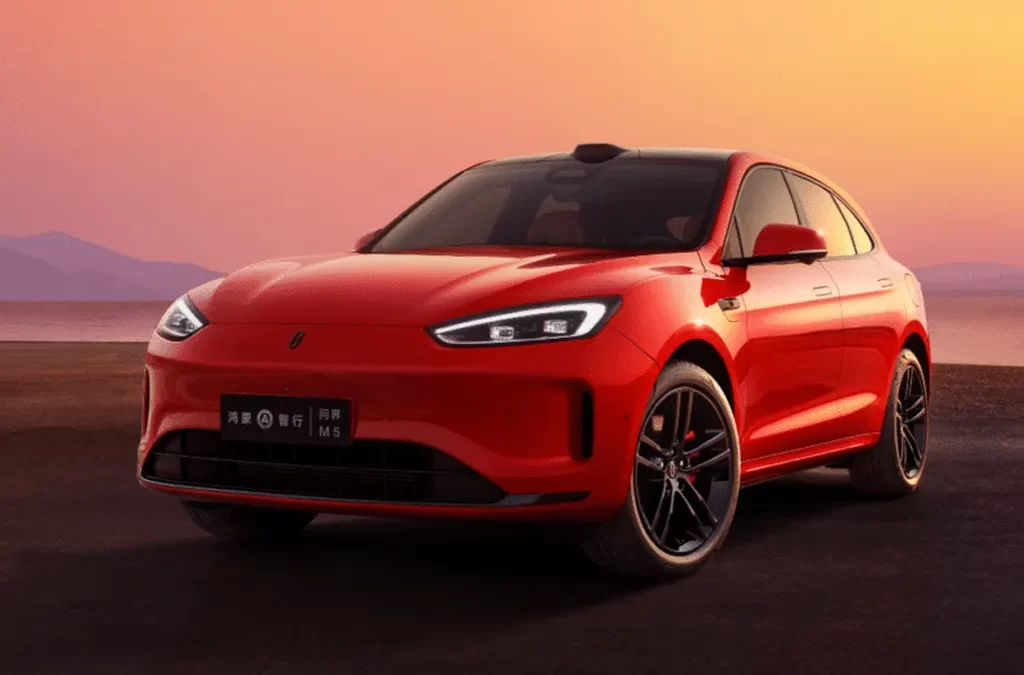 مدل Aito M5 اولترا، نسل جدید خودروی هوشمند با قابلیت‌ رانندگی خودکار، رونمایی شد