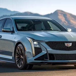 کادیلاک CT5-V بلک‌وینگ 2025: سریع‌ترین سدان جهان با ترکیب قدرت و راحتی