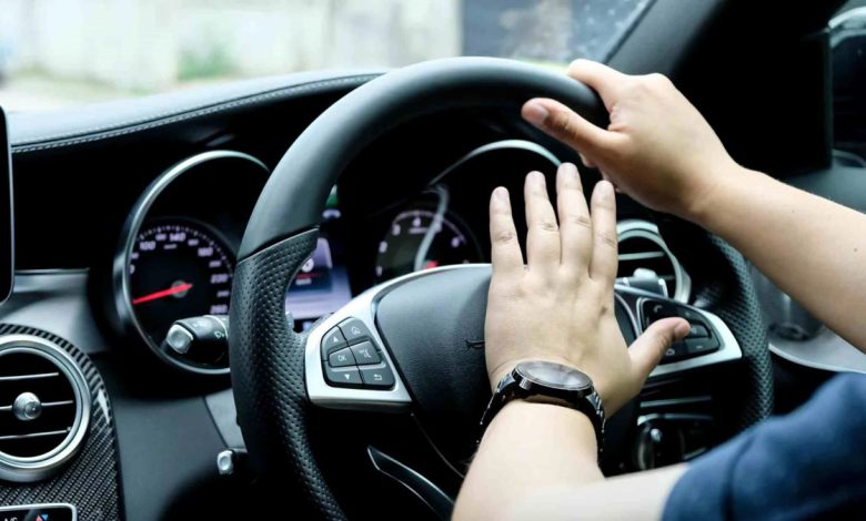 چرا بوق خودرو کار نمی‌کند؟ راهنمای کامل عیب‌یابی و تعمیر بوق ماشین منبع سایت چرخان