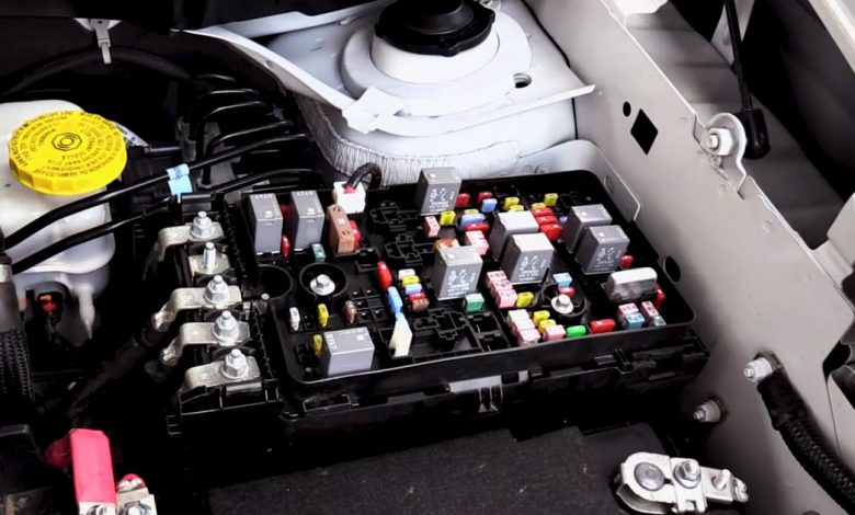 راهنمای کامل بررسی و تعویض فیوز خودرو؛ از تشخیص فیوز سوخته تا نصب فیوز جدید منبع سایت چرخان