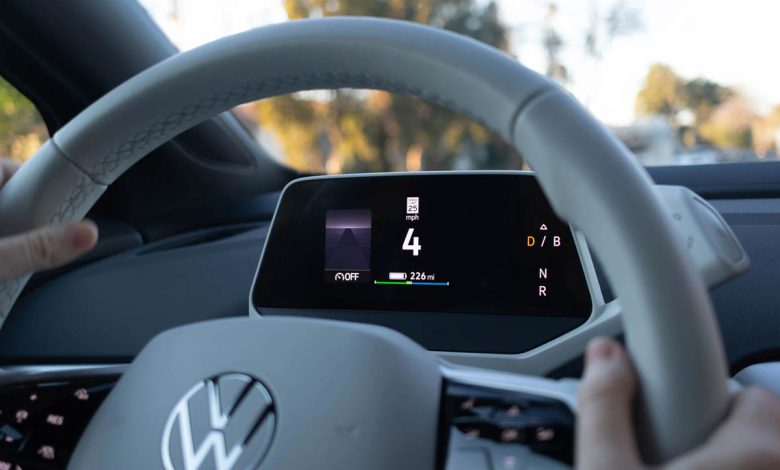 چگونه با خودروی برقی رانندگی کنیم؟ هر آنچه باید بدانید! منبع سایت چرخان