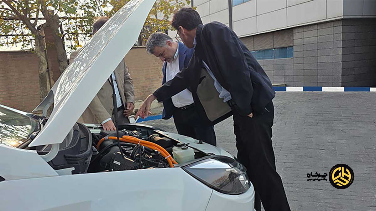 بازدید مدیر عامل کرمان موتور از سدان هیبرید ملی ایگل سدان هیبرید ملی ایگل