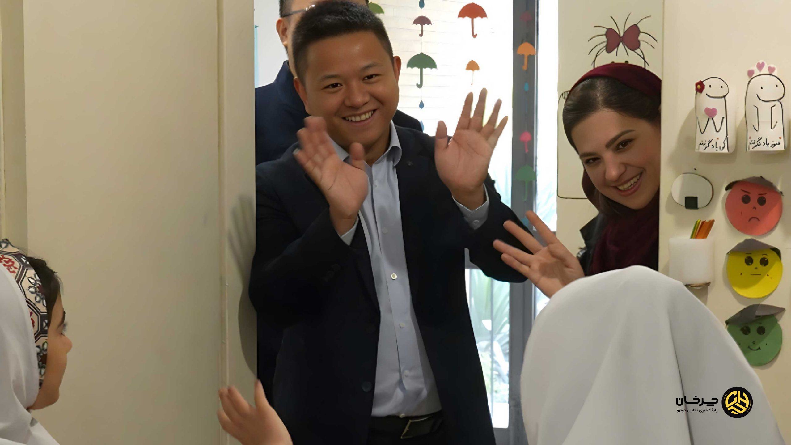 بازدید لوکانو از مدرسه صبح رویش