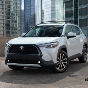 تویوتا کرولا کراس ۲۰۲۵: نگاهی به شاسی‌بلند هیبریدی جذاب ایساتیس تجارت رهنورد