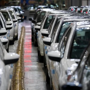 پیش‌فروش‌های پرتعداد، آینده نامطمئن؛ آیا حالا زمان مناسبی برای خرید خودرو است؟