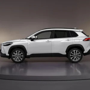 تویوتا کرولا کراس هیبرید ۲۰۲۵ فیس لیفت؛ گزینه اقتصادی و هوشمند هویار موتور