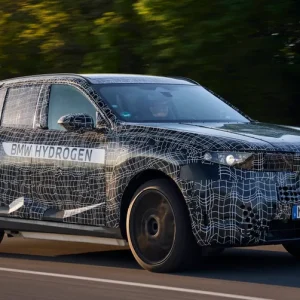 تأیید شد: بی‌ام‌و iX5 هیدروژن با یک بار سوخت‌گیری تا 620 کیلومتر برد دارد