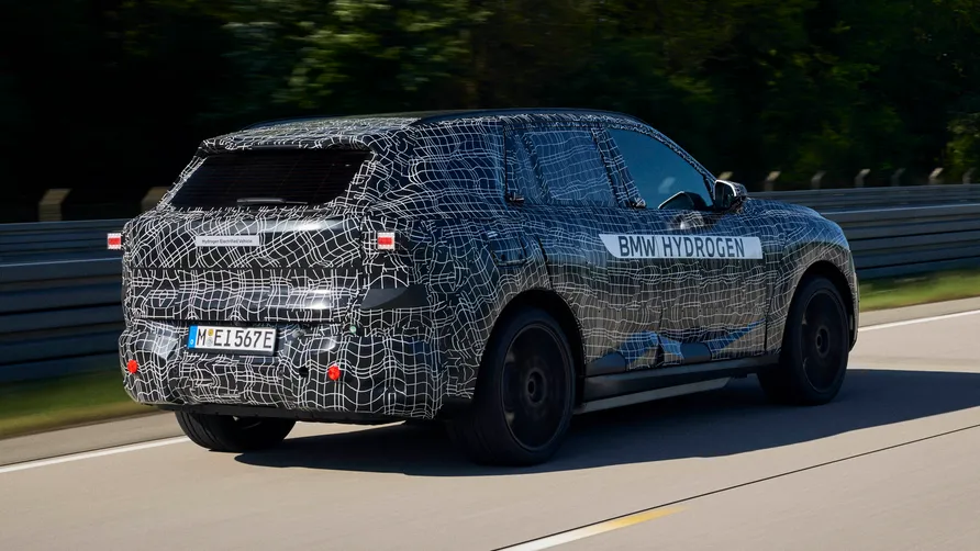 تأیید شد: بی‌ام‌و iX5 هیدروژن با یک بار سوخت‌گیری تا 620 کیلومتر برد دارد