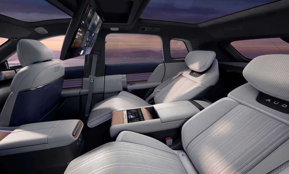 AUDI E7X با برد ۷۵۰ کیلومتر و کابین سینمایی در پکن رونمایی شد