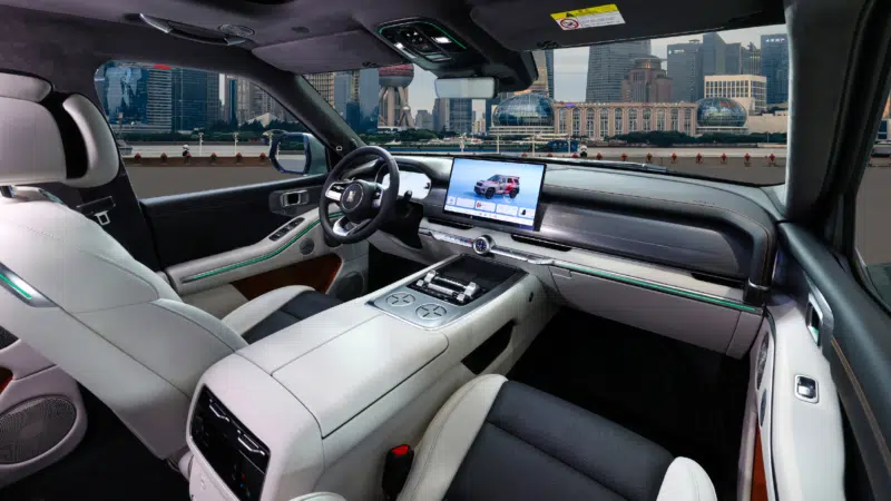 شاسی‌بلند لوکس GWM Tank 700 با قدرت ۸۶۴ اسب‌بخار در چین رونمایی شد