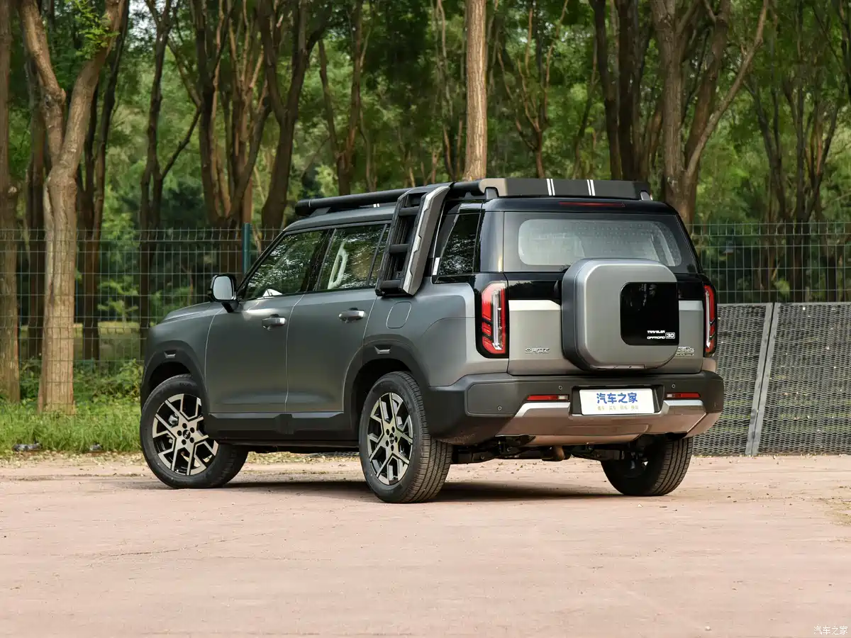 شاسیبلند جعبهای BJ30 Traveler با موتور بنزینی و هیبریدی معرفی شد BJ30 Traveler