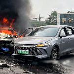 تصادف هولناک در دالیان؛ مزدا۳ در آتش سوخت اما باتری BYD Qin L سالم ماند
