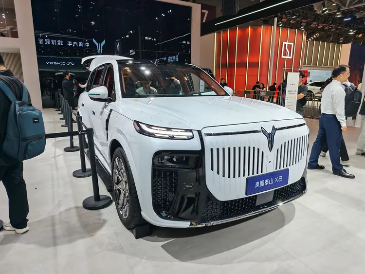 وویاه Taishan X8 رونمایی شد؛ SUV لوکس چینی با برد ۷۲۷ کیلومتر وویاه Taishan X8 رونمایی شد؛ SUV لوکس چینی با برد ۷۲۷ کیلومتر