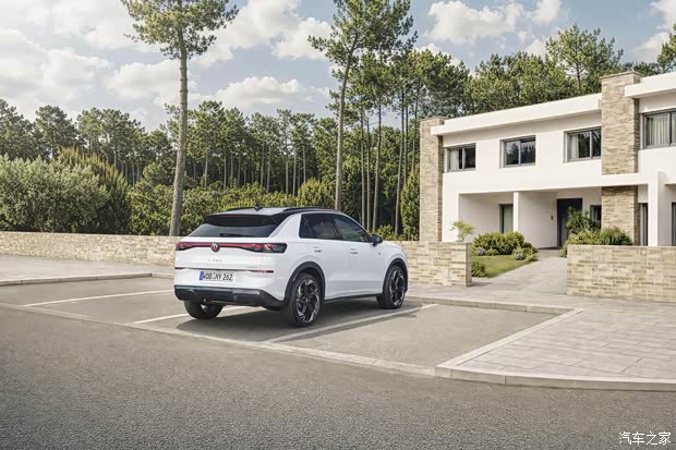 گلف و T-Roc هیبریدی از راه رسیدند؛ فولکسواگن بدون دردسر شارژ گلف و T-Roc هیبریدی از راه رسیدند؛ فولکسواگن بدون دردسر شارژ
