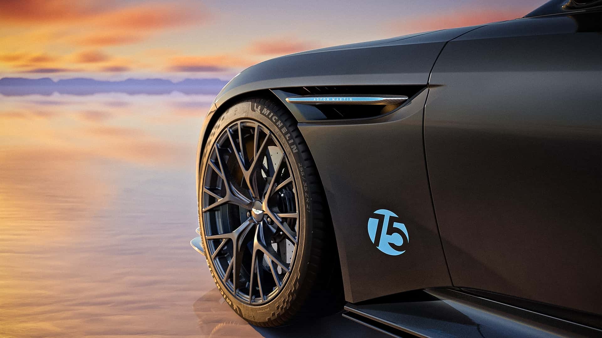 آستونمارتین سه نسخه تکنسخهای DB12 S با تم VMF را برای پیبل بیچ رونمایی کرد آستونمارتین سه نسخه تکنسخهای DB12 S با تم VMF را برای پیبل بیچ رونمایی کرد
