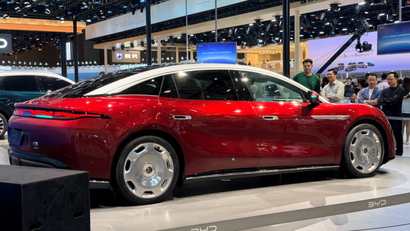 نگاهی به BYD دا هان جدید؛ سدان لوکس با برد ۱,۰۰۸ کیلومتر و شارژ ۹ دقیقه‌ا