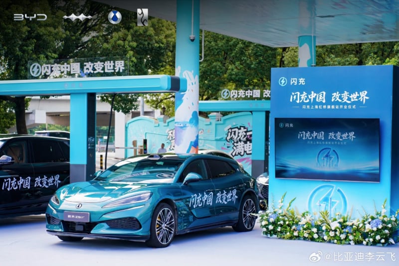 همکاری BYD و Sinopec؛ تبدیل جایگاه بنزینِ شانگهای به هاب سریعالشارژ با 12 ایستگاه و امکانات رفاهی همکاری BYD و Sinopec؛ تبدیل جایگاه بنزینِ شانگهای به هاب سریعالشارژ با 12 ایستگاه و امکانات رفاهی