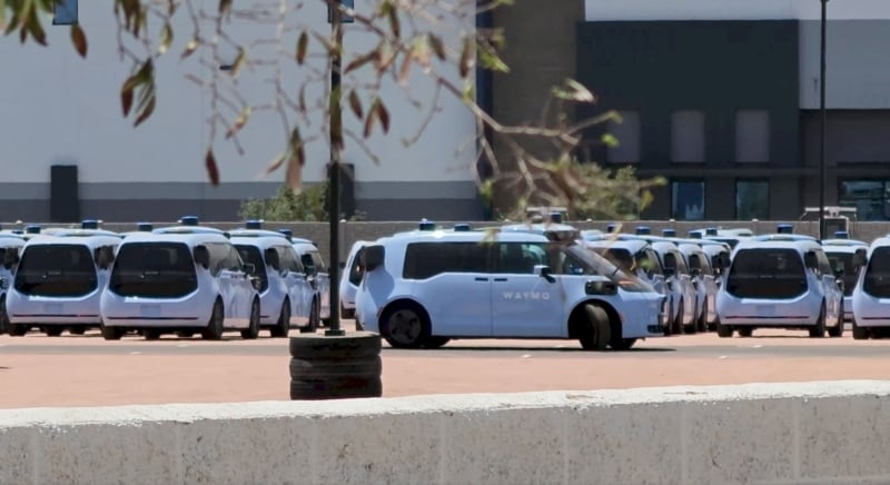 واردات بیش از 3,200 رباتاکسی Zeekr به آمریکا توسط Waymo با تعرفه 102.5%؛ چطور صرفهجویی هزینهای رخ داده؟ واردات بیش از 3,200 رباتاکسی Zeekr به آمریکا توسط Waymo با تعرفه 102.5%؛ چطور صرفهجویی هزینهای رخ داده؟