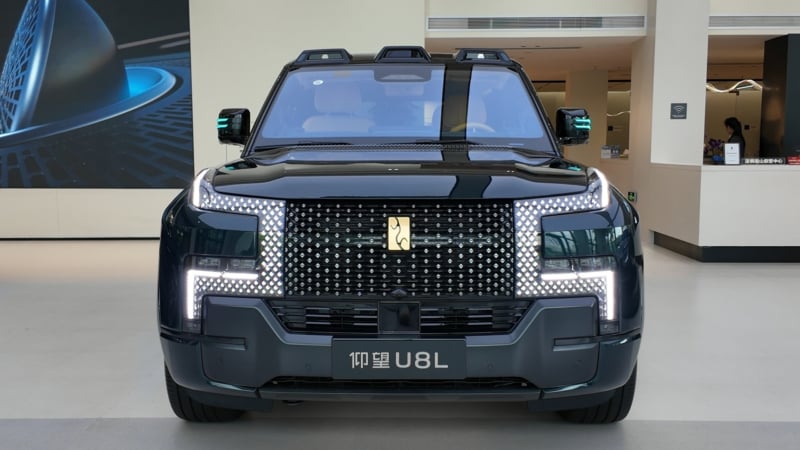 یانگوانگ U8L چهار نفره رونمایی شد؛ شاسیبلند 216,000 دلاری BYD با برد ترکیبی ۱۰۰۰ کیلومتر و پکیج دستساز Snowcrest یانگوانگ U8L چهار نفره رونمایی شد؛ شاسیبلند 216,000 دلاری BYD با برد ترکیبی ۱۰۰۰ کیلومتر و پکیج دستساز Snowcrest