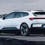 پولستار 4 نسخه SUV رسماً معرفی شد؛ در عمل یک استیشن واگن برقی است