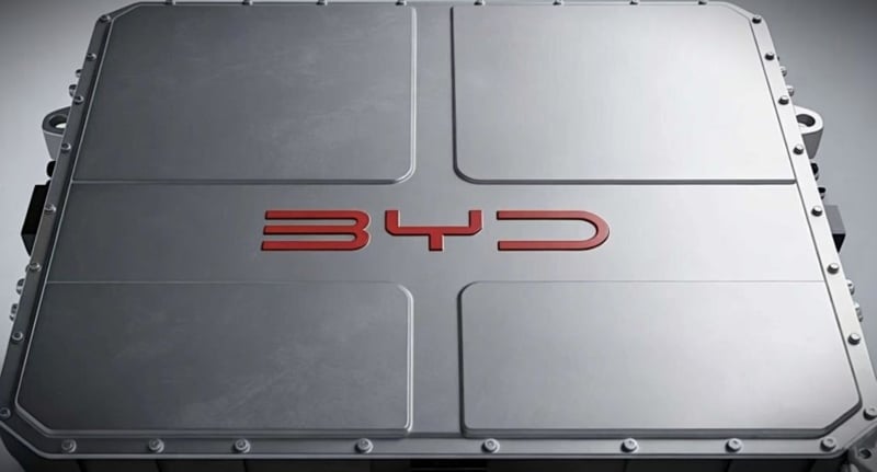 ثبت اختراع BYD برای محفظه باتری غوطه‌ور در مایع دی‌الکتریک: راهکاری جدید برای عبور اتصالات الکتریکی