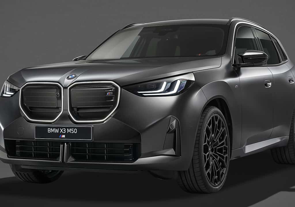 ب‌ام‌و X3 M50 xDrive اکنون 437 اسب بخار دارد و با رینگ‌های مشکی و کابین کربنی عرضه می‌شود