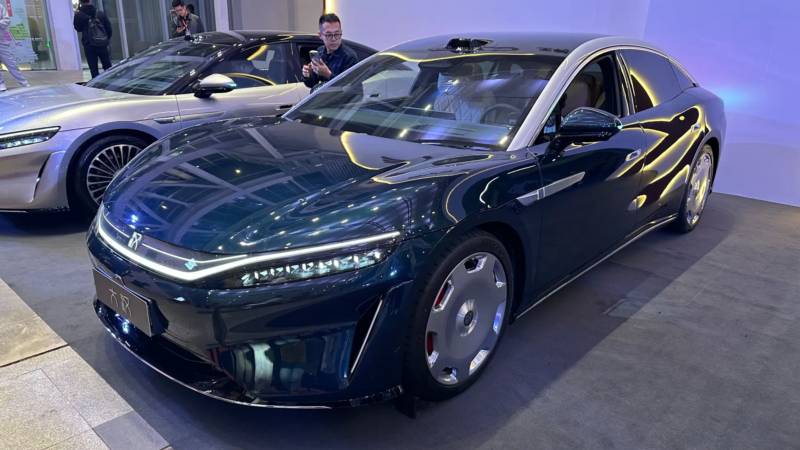 BYD «دا هان» الکتریکی را با برد ۱،۰۰۸ کیلومتر و شارژ ۹ دقیقه‌ای معرفی کرد