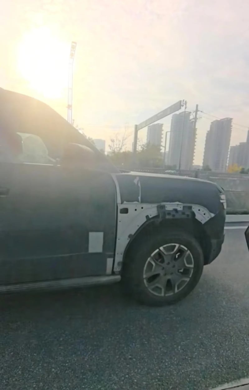 نسخهٔ لئوپارد BYD Ti7 با فاصله محوری بلند در چین دیده شد؛ ورود مدل هفتنفره و احتمال عرضه AWD و شارژ سریع نسخهٔ لئوپارد BYD Ti7 با فاصله محوری بلند در چین دیده شد؛ ورود مدل هفتنفره و احتمال عرضه AWD و شارژ سریع